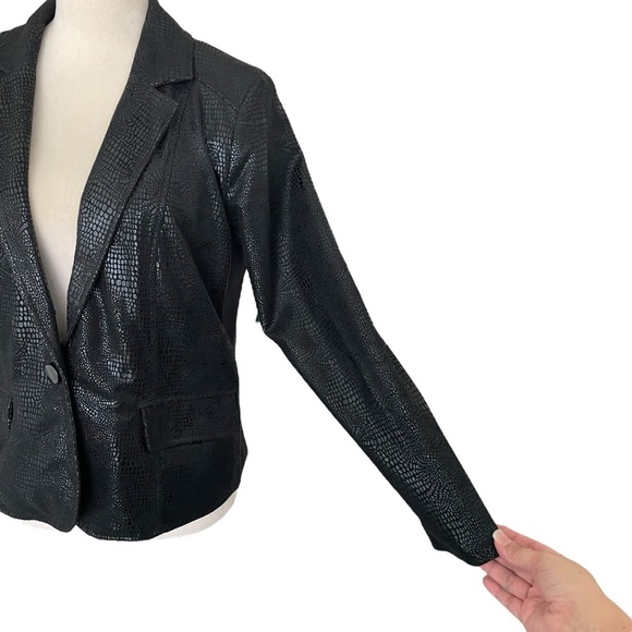 Chico’s Animal Print Black Textured Cropped Women's Blazer Size 1 (M) - Picture 6 of 9